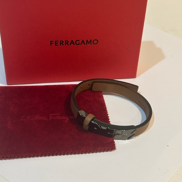 Ferragamo Tan Leather Bracelet New authentic - Picture 8 of 13